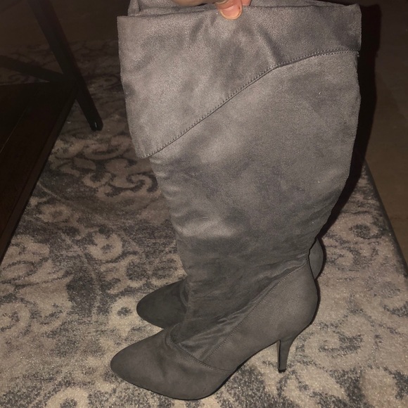 Gray faux suede heeled boots TBD - Picture 1 of 2